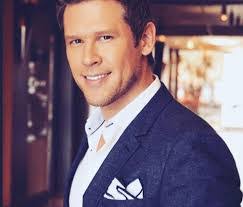 Vicky Bateman's Instagram, Twitter & Facebook