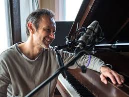 Слушайте и скачивайте вакарчук бесплатно на хотплеере в mp3. Vakarchuk Podelilsya Ponravivshimsya Emu Variantom Ispolneniya Pesni Shedrik Bulvar Shoubiz