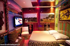 Pensioners, lawyers, married couples and teenagers are all customers at the angel love hotel in osaka japan. Das Love Hotel Zimmer Fur Gewisse Stunden Paris Mal Anders