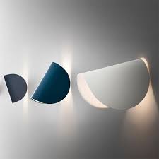 L Applique Murale Design Io De Fontana Arte Ou Le 5eme Satellite De Jupiter Lumiere De Lampe Parement Mural Et Luminaire Design