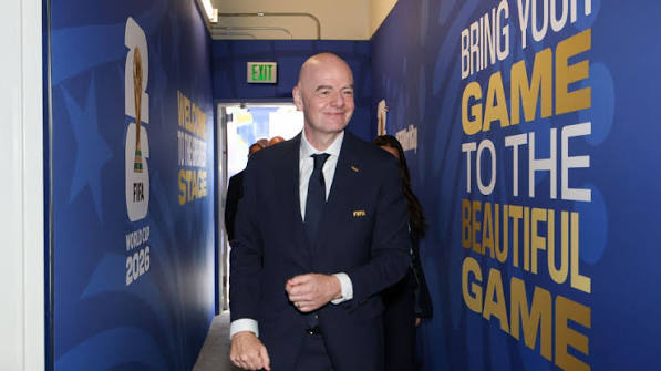 Infantino pede desculpas por 'erros' e recebe 'apoio total' da diretoria da Fifa - ESPN