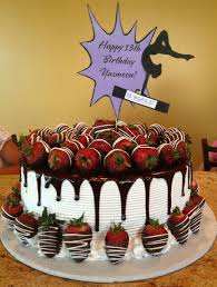 Birthday Cake With Chocolate Covered Strawberries On Top Chocolate Covered Strawberry Cake Cool Birthday Cakes Chocolate Covered Strawberries Chocolate Covered Strawberry Cake