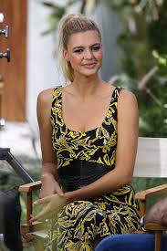 Miami is one of the most sought by young italians. Kelly Rohrbach Promotes Baywatch Movie In Miami Beach 05 13 2017 Celebmafia