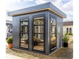 Desain kantor minimalis mengacu pada ide tentang bagaimana menggunakan sedikit mungkin elemen desain namun tetap dapat terlihat maksimum. 20 Desain Kantor Minimalis Di Taman Rumah Yang Cantik Dan Menawan