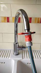 Comment Brancher Un Tuyau D Arrosage Sur Un Robinet De Cuisine Ou De Salle De Bain
