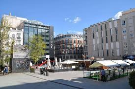 La opinión de la guía verde michelin, información práctica, mapa y cálculo de ruta para tu viaje madrid. Chueca Un Recorrido Por El Barrio De Moda Mirador Madrid
