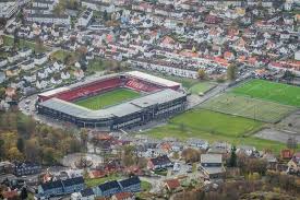 En la categoría objetos comerciables de tipo elemental. Brann Fussball Stadion In Bergen Redaktionelles Foto Bild Von Uber Sport 104707361