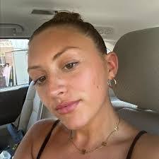 Maria Crowe's Instagram, Twitter & Facebook