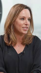 Amy Sulgrove shares the journey behind @networkingexecutives in the latest  @dallasmeetup dime with @carsongibbons