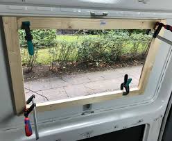 Wohnmobil Fenster Einbauen Einbauanleitung Und Kosten Wohnmobil Fenster Fenster Einbauen Wohnwagenfenster