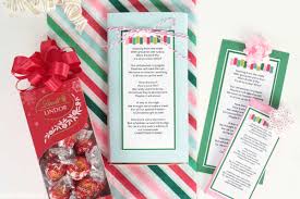 Print the tag, add a bag of m&m's and you've got a quick and easy christmas gift! Homemade Christmas Fudge Gift Tag Easy Christmas Neighbor Gift