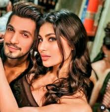 When you have a Poo bani Parvati moment after seeing your crush's parents  at a wedding. #NaaginOnVoot #PooBaniParvati #NiaSharma #Naagin #Voot Nia  Sharma Have you seen the show