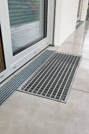 Design Rost Lichtschachtabdeckung Aus Edelstahl Von Aco Fur Ein Harmonisches Gesamtbild Auf Der Terr Lichtschachtabdeckung Lichtschacht Entwasserungslosungen