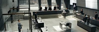 Ferdinand von schirachs justizdrama terror gilt als das erfolgsstück dieses herbstes. Terror Von Schirach Stellt Die Experimentelle Moralfrage Und Lasst Die Zuschauer Abstimmen Quotenmeter De Mobile