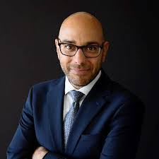 Kevin Moir's Instagram, Twitter & Facebook