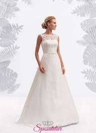 La sposa può avere il tuo abito da sposa semplice a prezzi bassi e design alla moda nel negozio victoriagowns, dove puoi trovare tutti i tipi di abiti da sposa semplici in diversi stili. Abiti Da Sposa Eleganti