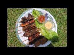 Brochettes Grillees Au Kankan Et Au Tapioca Accompagnees De Plantains Youtube