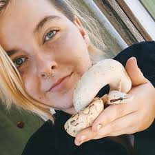 I finally have Snake, I'm so happy 🥹 he's my birthday villager, will 100%  be a permanent resident now! ❤️