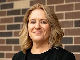 Lesley Frank's Instagram, Twitter & Facebook