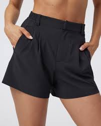 Villa Trouser Shorts – Women's Black Pleated Shorts – Shorts – Vuori
