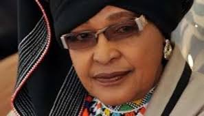Winnie Mandela veut poursuivre les producteurs du film retraçant sa vie