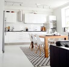 70 White Clean Kitchen With Black Countertop Scandinavian Design Kitchen Style Kitchen Interior White Modern Kitchen