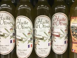 Consommée en grande quantité par les habitants de la péninsule ibérique, l'huile d'olive est répartie sur 29 dénominations d'origine (en 2019). Comment Choisir Une Huile D Olive