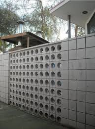 Rumah minimalis dengan 1 lantai dan berukuran kecil akan cocok dengan pagar dengan ketinggian sekitar 150 cm hingga 200 cm. 11 Desain Pagar Tembok Minimalis Yang Tampak Estetis Di Depan Rumah Rumah123 Com