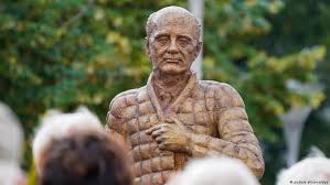 Антитела в рамках тура hello 2020 выступят в ужгороде. Gorbachev Darit Kolyu Buketik Mimozy I Drugie Fotografii Informaciya O Germanii I Sovety Turistam Dw 02 03 2021