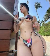 Jailyne Ojeda Ochoa on X: showering at the beach >> 🙈  t.cojRblK46WKf  X