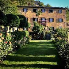 When Frances Mayes Author Of Under The Tuscan Sun Saw Bramasole A Neglected 200 Year Old T Lugares Maravillosos Bajo El Sol De La Toscana Casas De Ensueno