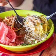 Mie sop merupakan salah satu makanan legendaris di medan hingga sekarang. Wajib Coba Ini Dia 5 Rekomendasi Mie Sop Yang Enak Di Medan Makanmana