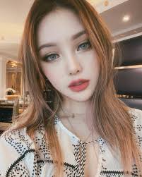 Pin By Park Hyemin On Maquiagem Pony Makeup Bold Makeup Looks Stunning Makeup