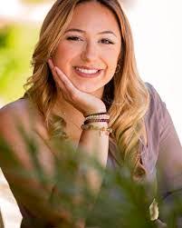 Sandy Myrick's Instagram, Twitter & Facebook