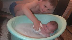 How To Bath Baby With Ease Feat Shnuggle Bath Coming From Carson S Mummy