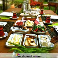 acik havada kahvalti keyfi kim ister https www markalardan com yerler mobilya kahvalti