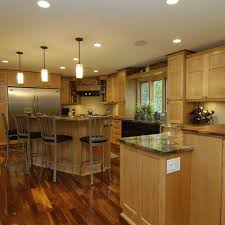 Laminate Flooring And Maple Cabinet Home Design Ideas Pictures Remodel And Decor Floor And Cabinet Colors Oak Floor Kitchen Maple Cabinets Kitchen Flooring