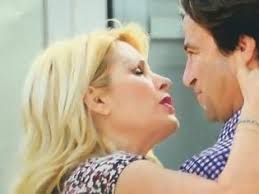 Ωστόσο, αγαπούν και άλλα νησιά του αιγαίου τα οποία επισκέφτονται συχνά. Elenh Menegakh H Baptish Ths Neogennhths Korhs Ths Kai O Gamos Me Ton Mateo Newsnowgr Com