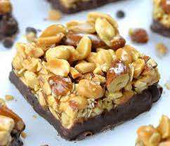 Barre Amande Cacahuetes Au Chocolat Le Gateau Energetique Recette Barre De Cereales Recette Dessert Cereales Chocolat