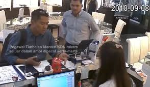 Timbalan menteri di jabatan perdana menteri (jpm) mohamed hanipa maidin yang pengsan semasa perhimpunan kakitangan jabatan perdana menteri dengan perdana. Pegawai Timbalan Menteri Kdn Rakam Seluar Dalam Wanita Cina Dipecat Serta Merta Pak Din