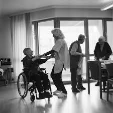 Ut health san antonio offers superior primary care services for all ages including specialized geriatric care. Dental Assistant Wikiwand