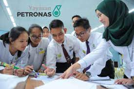 Six kampung had benefited from the help. Yayasan Petronas Equips Teachers For Hybrid Teaching Laptrinhx News
