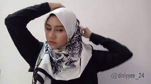 Siapa kata penggayaan tudung bawal hanya terhadap kepada satu atau dua cara letakkan di atas kepala. Canting Scarf 3 Cara Mudah Pakai Bawal Kemas Cantik Sopan Facebook