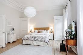Serve infatti all'illuminazione generale e dovrebbe essere. Come Scegliere Un Lampadario Per Il Soggiorno E La Camera Da Letto Luciamo
