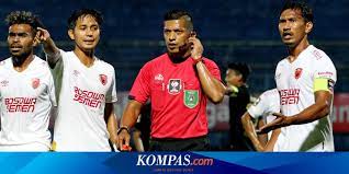 Tugas wasit sepak bola dan hakim garis beserta posisinya. 8sf0och48sg Nm
