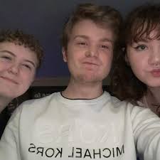 Life Update: Graduated undergrad, got a job, moved to Pittsburgh, met some  really cool people, went to my first Renaissance Festival (and got really  burnt).