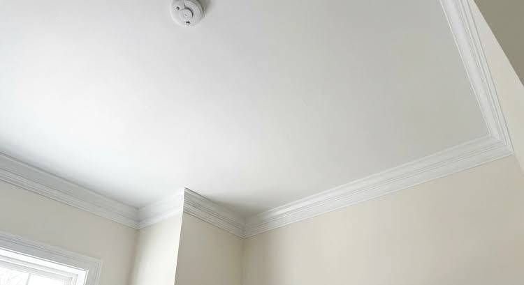 Smooth level-5 finished ceiling after popcorn removal in a North Vancouver living room