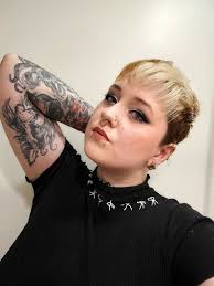 I just love these 3 Dinosaur Cookies from Marlyn of Montreal Confections!!  Learn how to decorate cookies with step by step cookie decorating videos,  here I'm making a stegosaurus, triceratops & tyrannosaurus