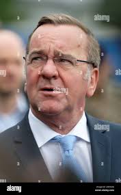 Rheinbach, Germany. 31st July, 2023. Boris Pistorius (SPD, r), Federal  Minister of Defense, stands next to the CIR Inspector, Vice Admiral Thomas  Daum, during his inaugural visit to the military organizational unit (