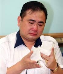 Datuk seri ir dr wee ka siong chinese pinyin wi ji xing born 20 october 1968 is a malaysian politician he is the member of parliament for ayer. Wee Ka Siong Kena Tumbuk Or Not